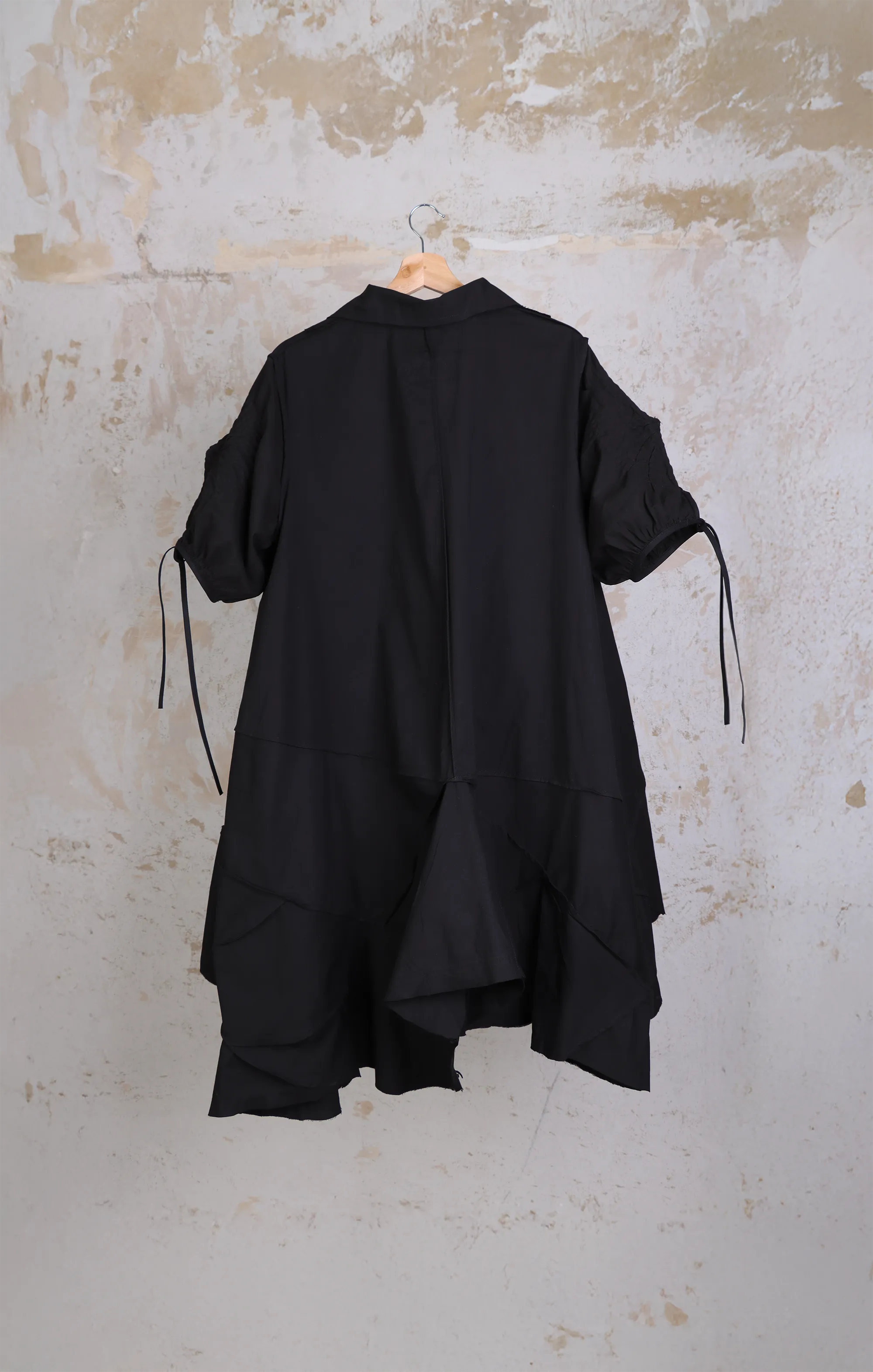 Vestido Kimi negro. Vista trasera.