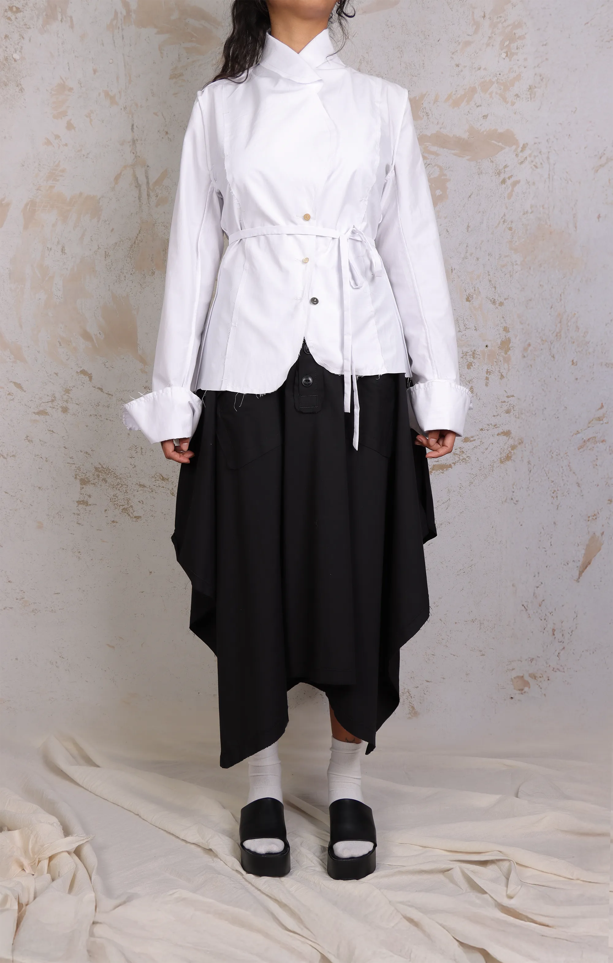Blusa Lili color blanco en modelo.