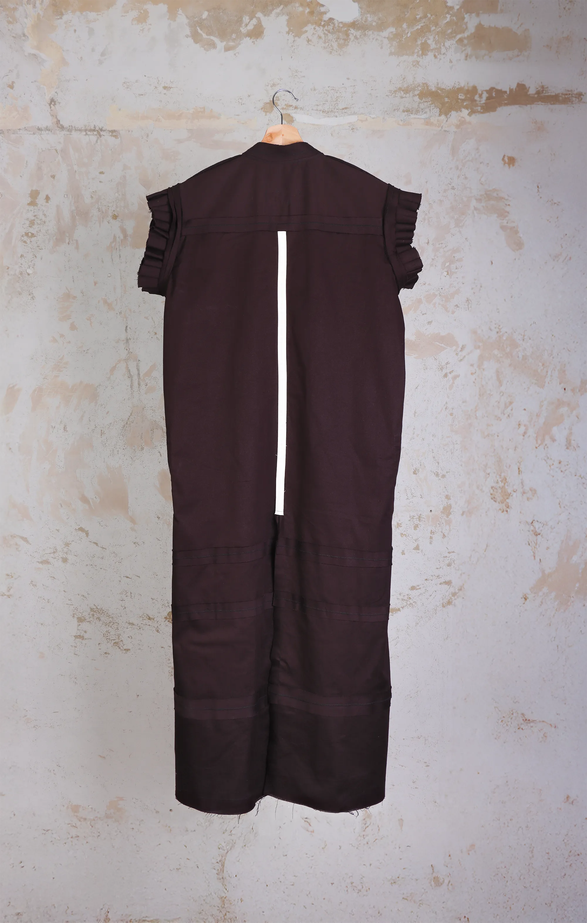 Vestido tipo túnica zen. Color vinotinto. Vista trasera.